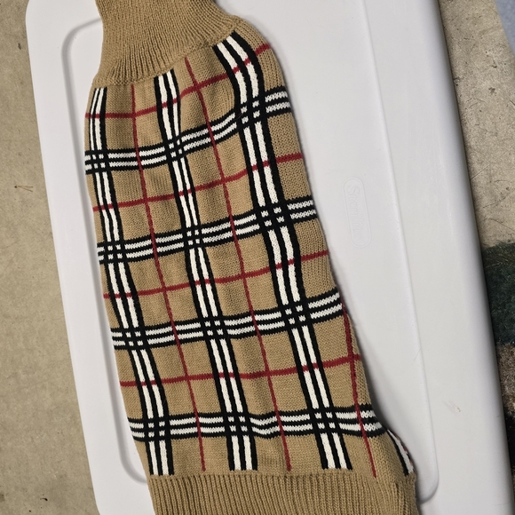 KUUPET Plaid Dog Sweater. Med. - Picture 3 of 3